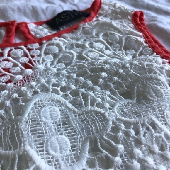 𝅺astr The Label Crochet Lace White Tank Top with Pink Trim - Picture 2 of 9